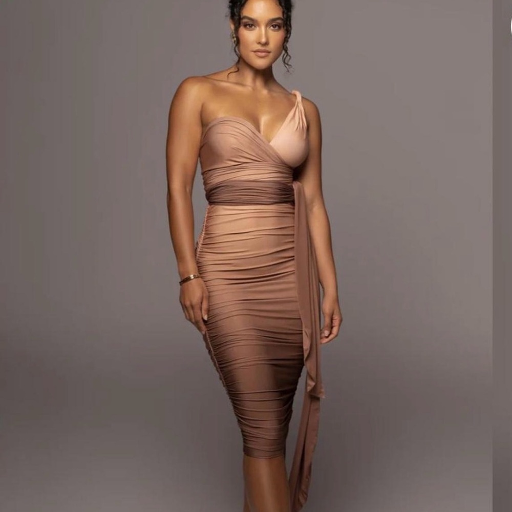 Elegant One-Shoulder Brown Dress